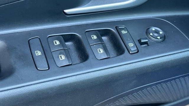 2022 Hyundai ELANTRA SE