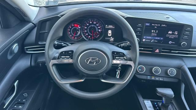2022 Hyundai ELANTRA SE