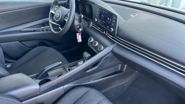 2022 Hyundai ELANTRA SE