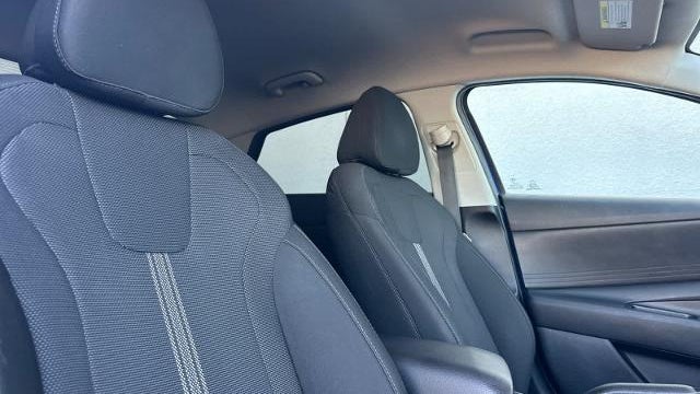 2022 Hyundai ELANTRA SE