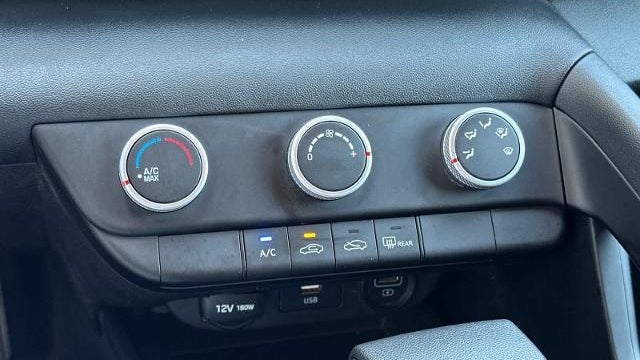 2022 Hyundai ELANTRA SE