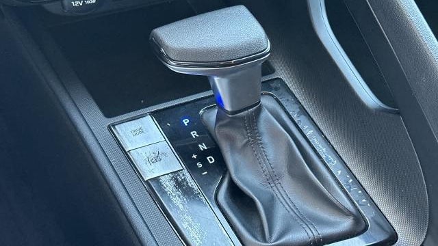 2022 Hyundai ELANTRA SE