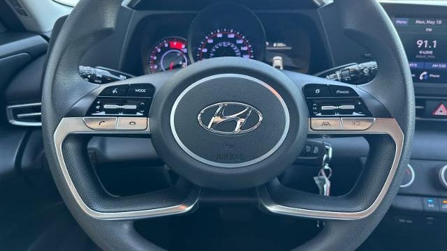 2022 Hyundai ELANTRA SE