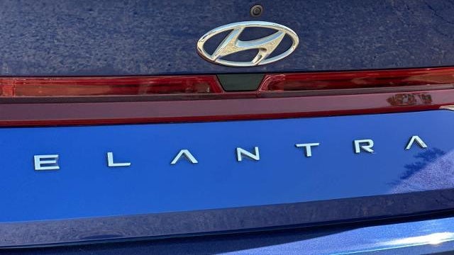 2022 Hyundai ELANTRA SE