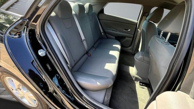 2021 Hyundai ELANTRA SE