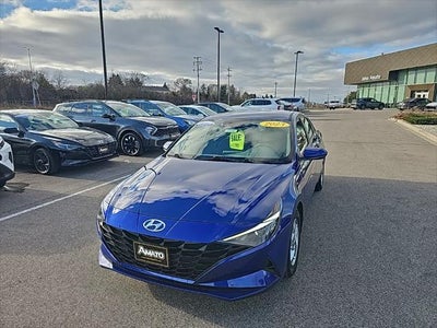 2023 Hyundai Elantra SE 4DR Sedan