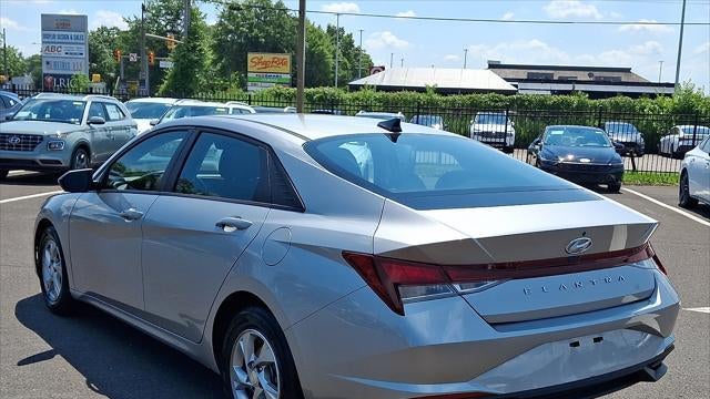 2021 Hyundai ELANTRA SE