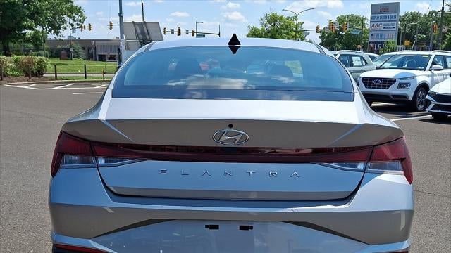 2021 Hyundai ELANTRA SE