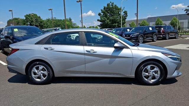 2021 Hyundai ELANTRA SE