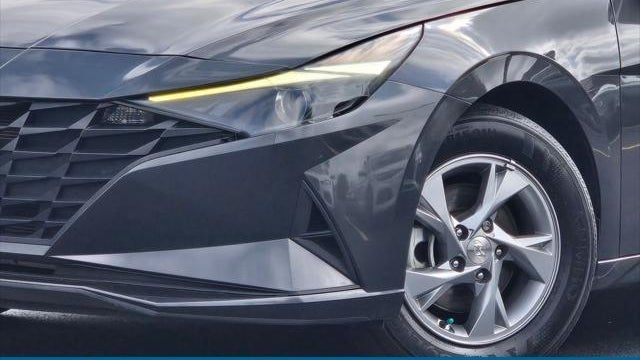 2023 Hyundai ELANTRA SE