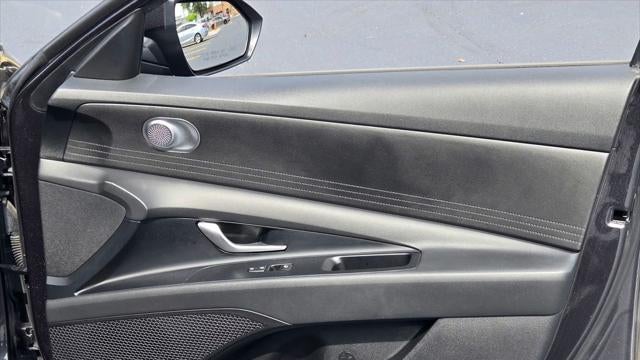 2023 Hyundai ELANTRA SE