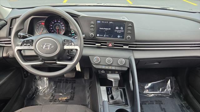 2023 Hyundai ELANTRA SE