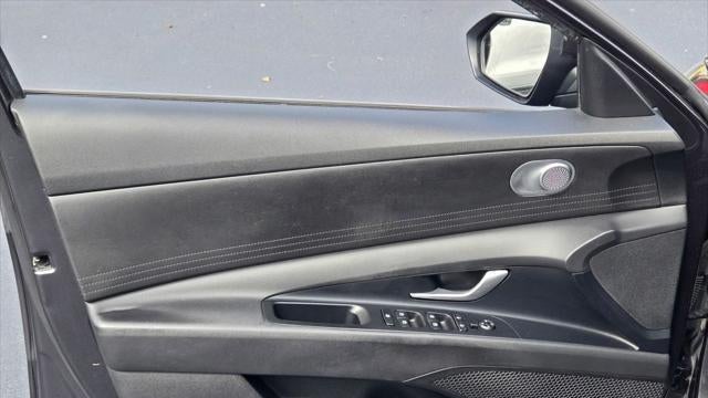 2023 Hyundai ELANTRA SE