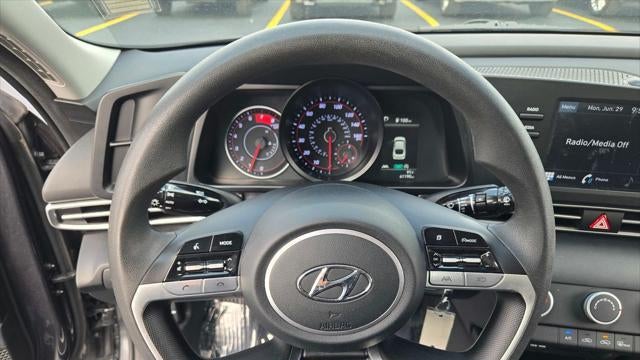 2023 Hyundai ELANTRA SE