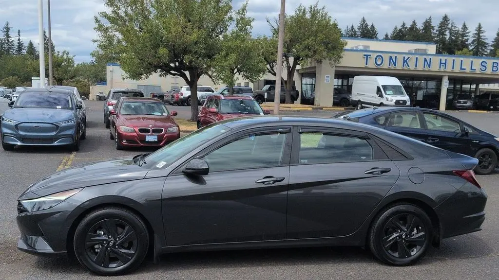 2023 Hyundai ELANTRA SEL