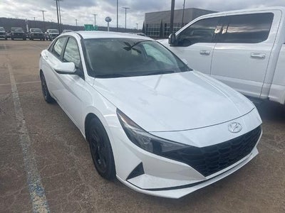 2023 Hyundai Elantra SEL 4DR Sedan