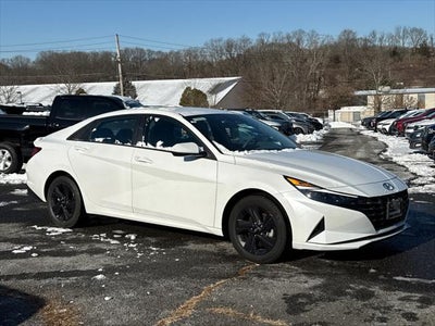 2022 Hyundai Elantra SEL 4DR Sedan