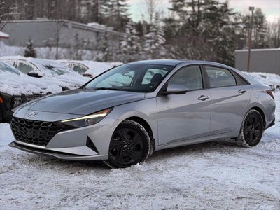 2022 Hyundai Elantra SEL 4DR Sedan