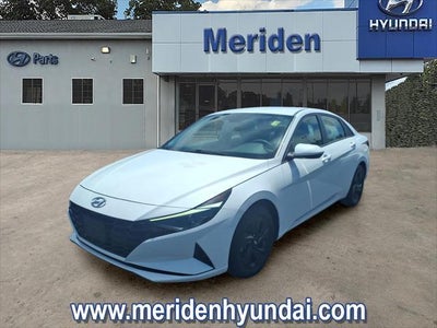 2022 Hyundai Elantra SEL 4DR Sedan