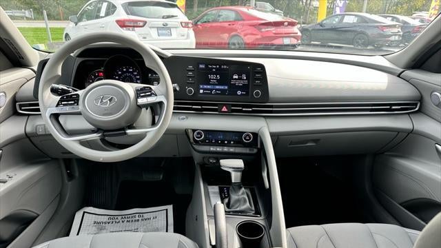 2023 Hyundai ELANTRA SEL