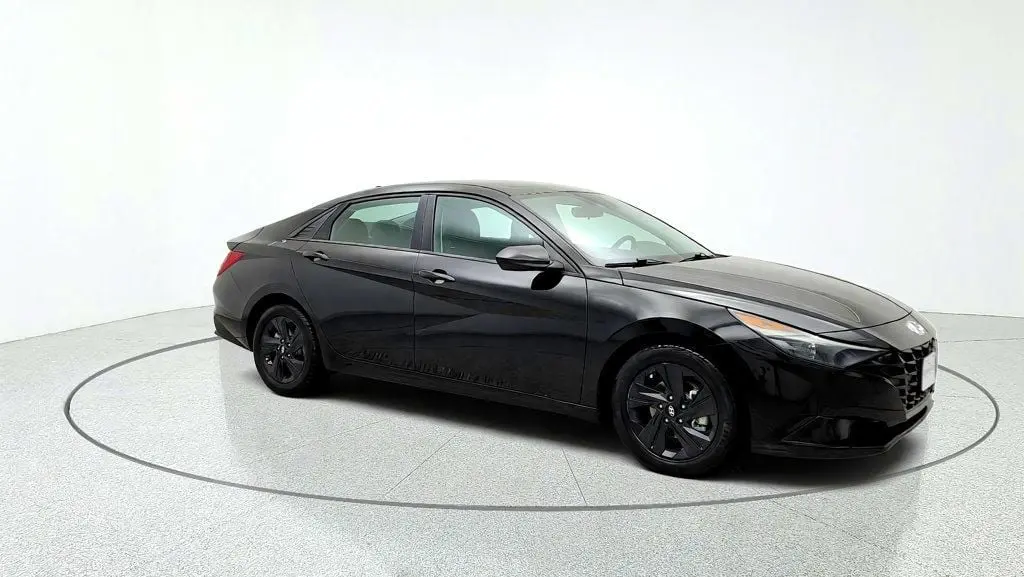 2022 Hyundai Elantra - $12,095