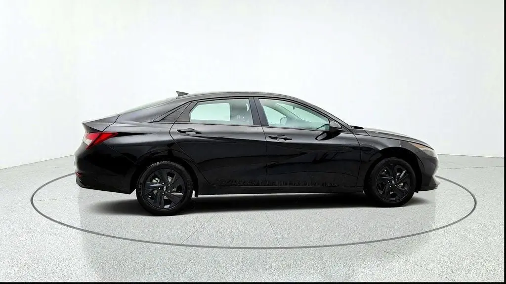 2022 Hyundai Elantra - $12,095