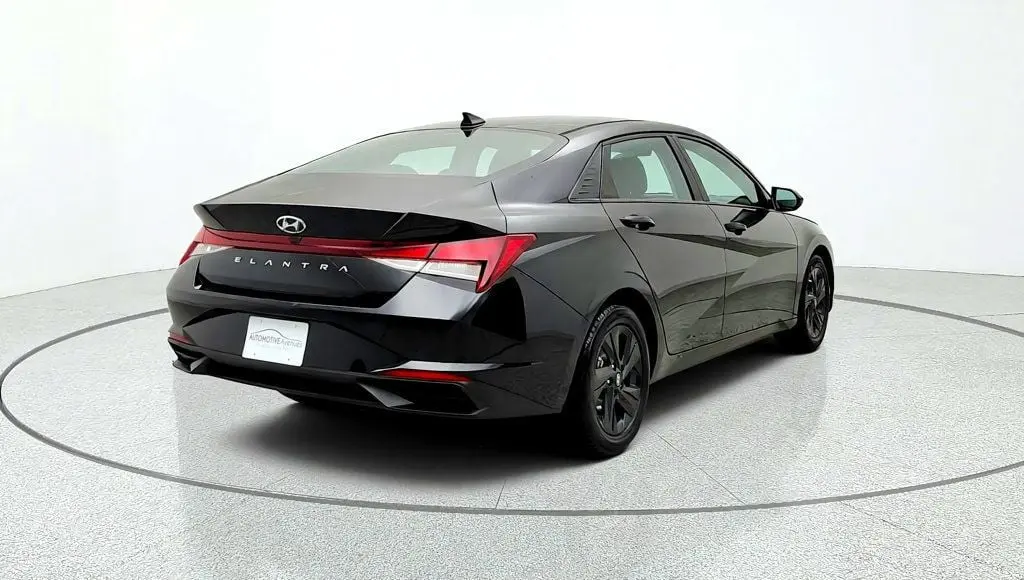 2022 Hyundai Elantra - $12,095