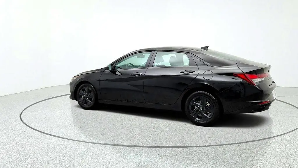 2022 Hyundai Elantra - $12,095