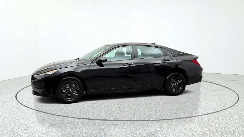 2022 Hyundai Elantra - $12,095