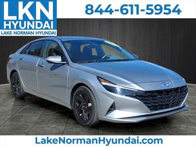2022 Hyundai Elantra SEL 4DR Sedan