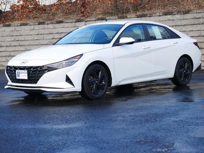 2023 Hyundai Elantra SEL 4DR Sedan