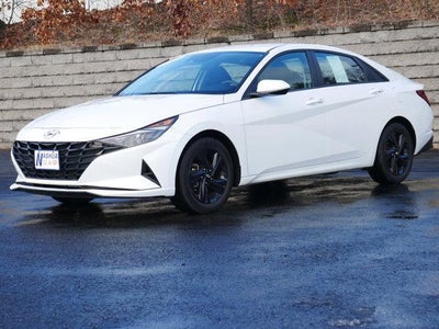 2023 Hyundai Elantra SEL 4DR Sedan