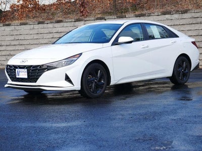 2023 Hyundai Elantra SEL 4DR Sedan