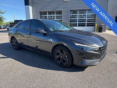 2022 Hyundai Elantra SEL 4DR Sedan