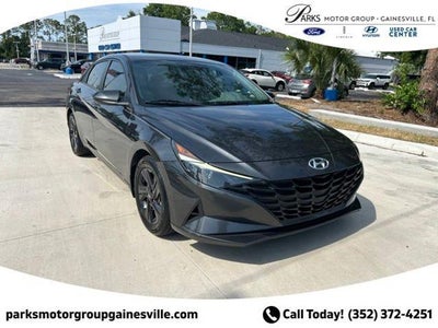 2022 Hyundai Elantra SEL 4DR Sedan