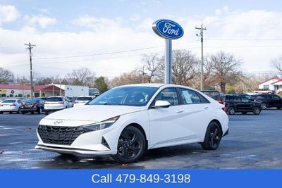 2022 Hyundai Elantra SEL 4DR Sedan