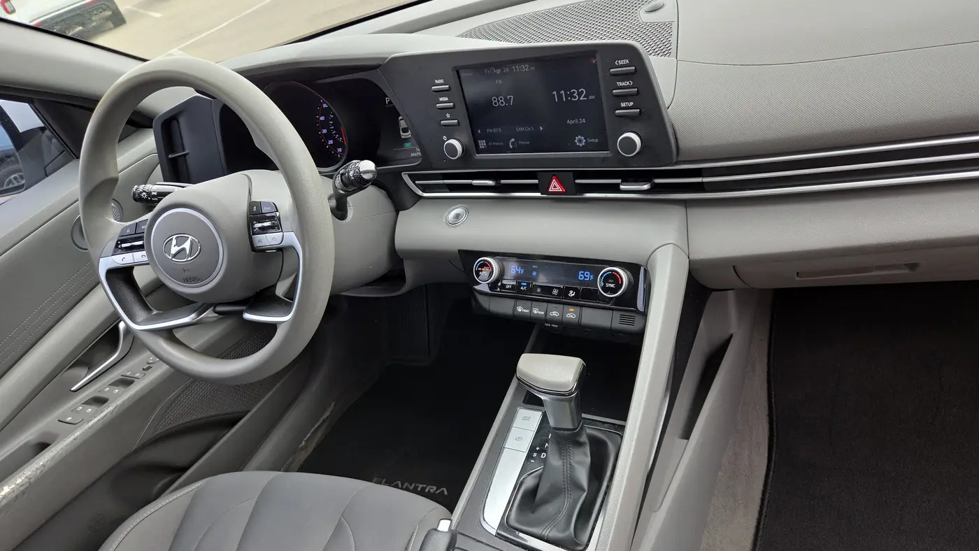 2022 Hyundai ELANTRA SEL