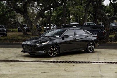2022 Hyundai Elantra SEL 4DR Sedan