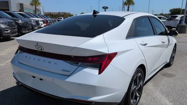 2022 Hyundai ELANTRA Limited