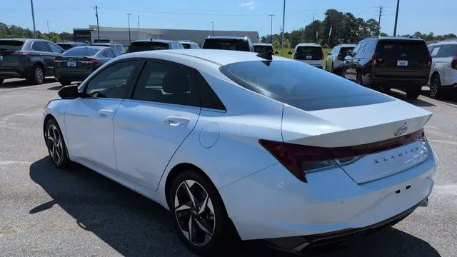 2022 Hyundai ELANTRA Limited