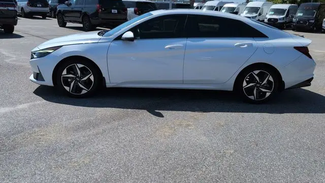2022 Hyundai ELANTRA Limited