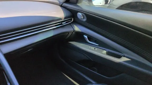 2022 Hyundai ELANTRA Limited