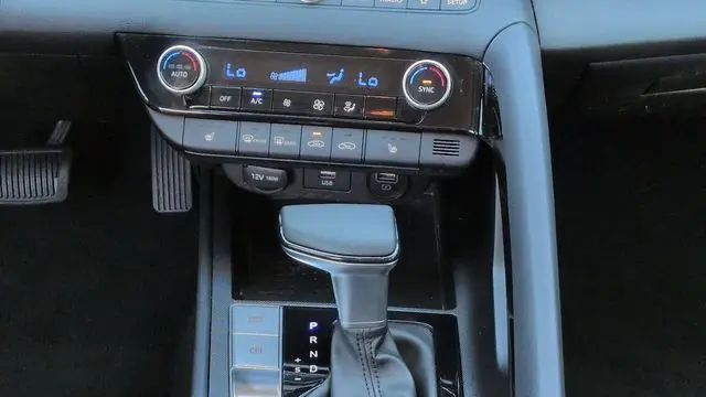 2022 Hyundai ELANTRA Limited