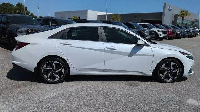2022 Hyundai ELANTRA Limited