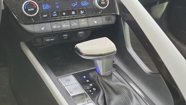 2021 Hyundai ELANTRA Limited