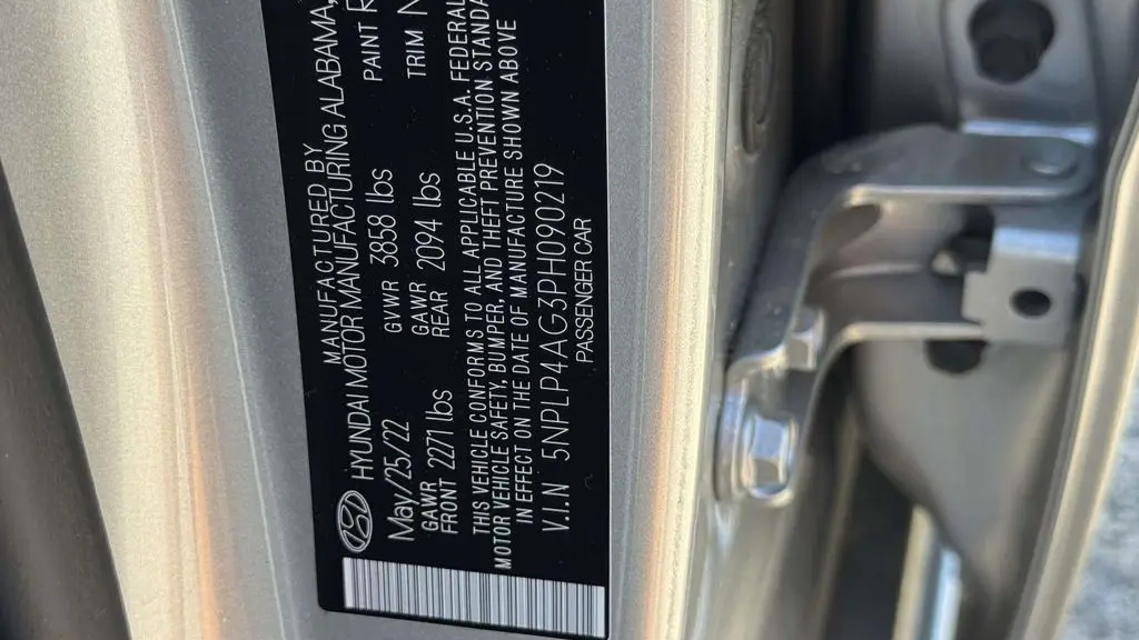 2023 Hyundai ELANTRA Limited