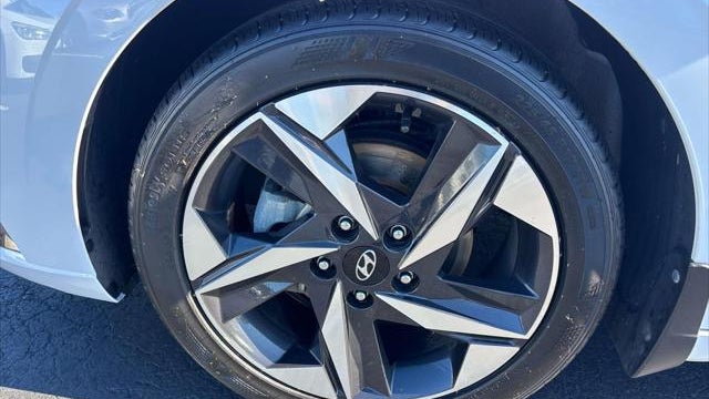 2021 Hyundai ELANTRA Limited
