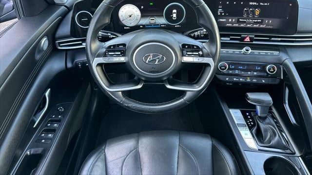 2022 Hyundai ELANTRA Limited