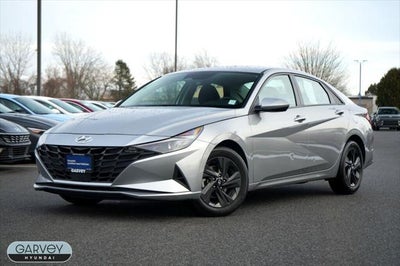 2022 Hyundai Elantra SEL 4DR Sedan