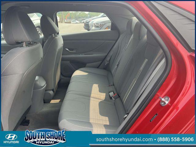 2022 Hyundai Elantra - $18,777